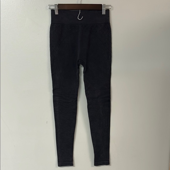 Black Textured Leggings - Picture 4 of 4